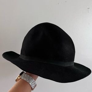 Cabella’s 100% wool water repellent men’s hat in black. Preloved, good c…